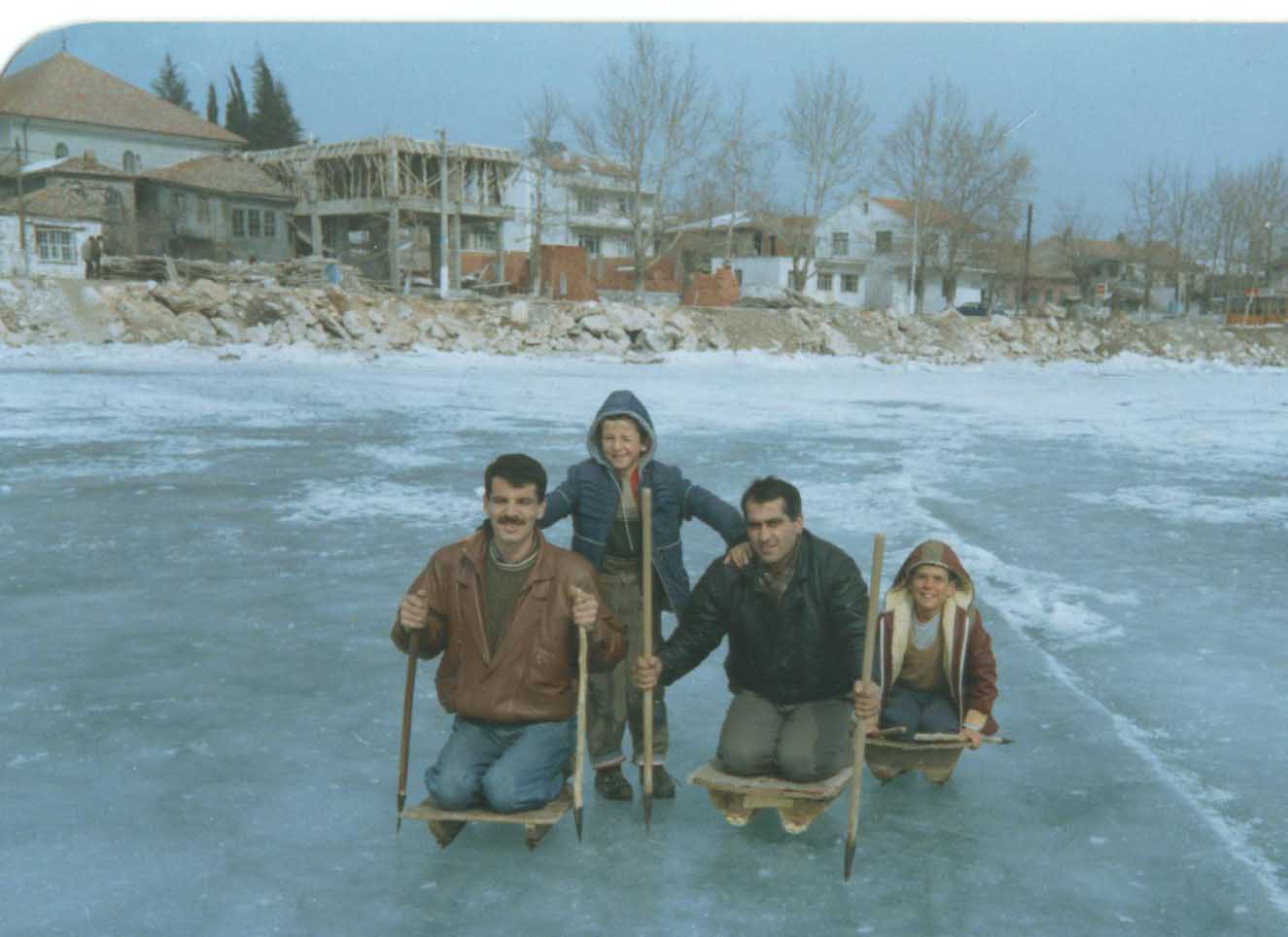 buzluegirdir1.jpg (74995 bytes)