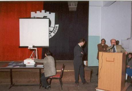 zoonoz1.jpg (16956 bytes)